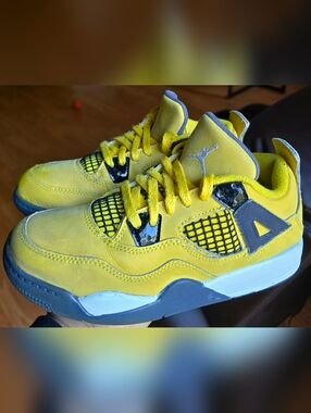 Sz 1 Y Little Kids NIKE AIR JORDAN 4 RETRO "Lightning" Tour Yellow